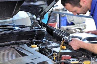 Comment les Vidanges d’Huile Aident à Garder Votre Moteur en Bon État de Fonctionnement